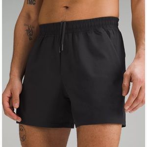 Men’s Lululemon shorts 5”